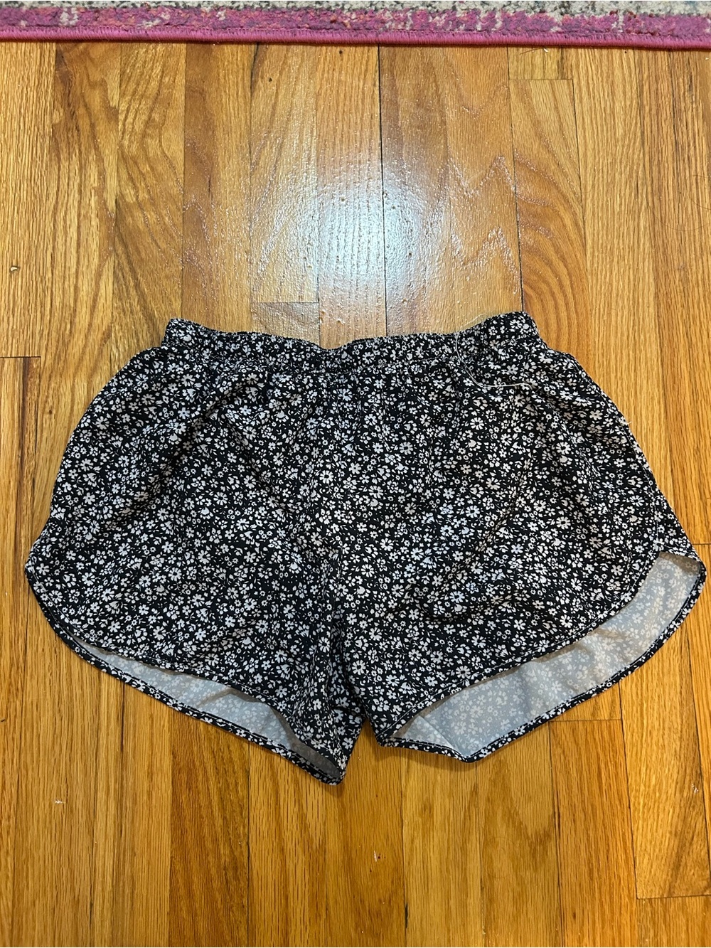 Black Floral Women's Elastic Waist Shorts